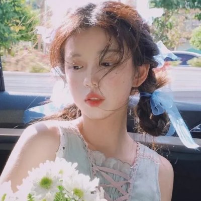 蓝色嘴巴的脸